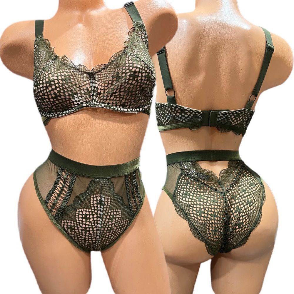 Victorias Secret set Very Sexy Unlined Scoop bra & High Waist cheeky panty…